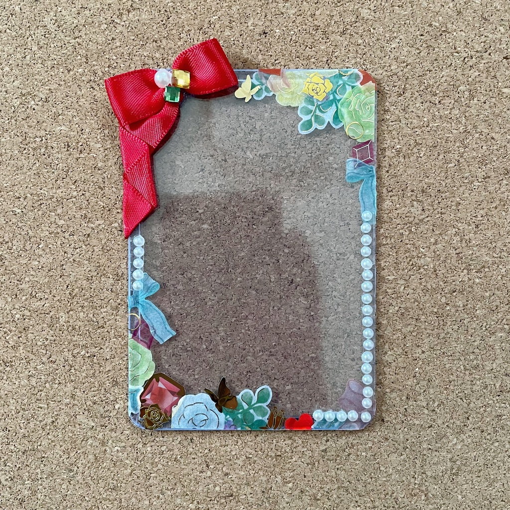 キーホルダーも付けられる ハート型缶バッジロゼット カードケース ゴシックローズ