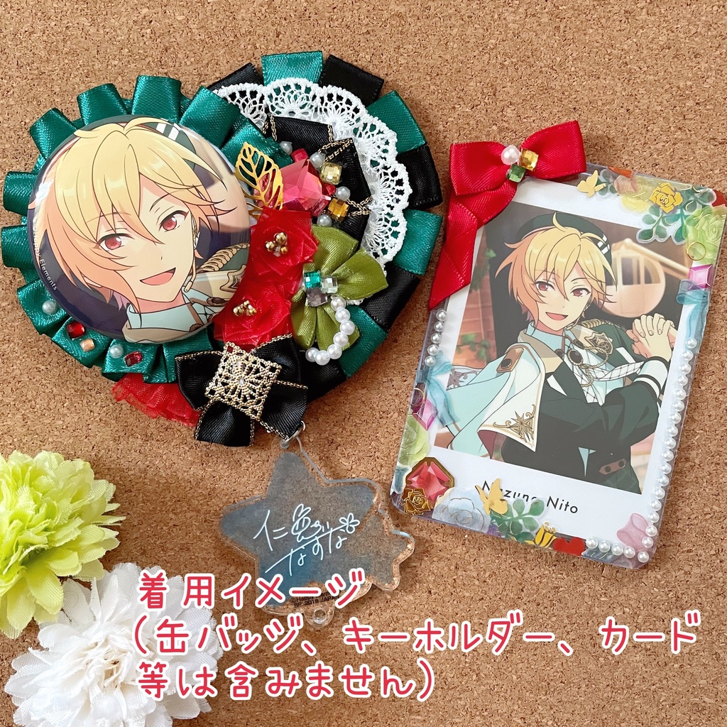 キーホルダーも付けられる ハート型缶バッジロゼット カードケース ゴシックローズ