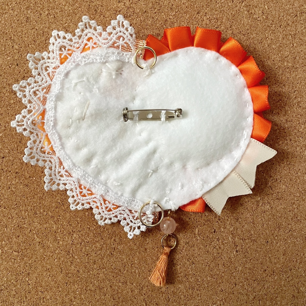 キーホルダーも付けられる ハート型缶バッジロゼット カードケース オレンジローズ