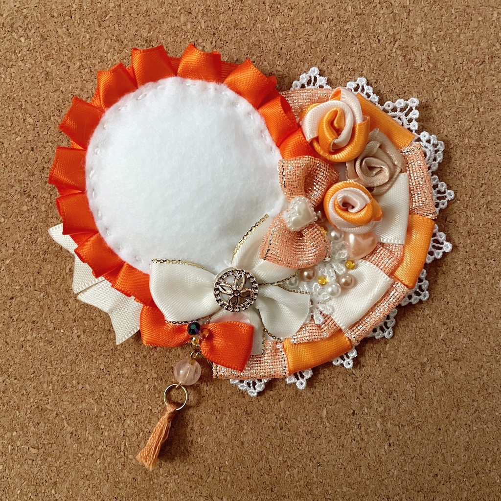 キーホルダーも付けられる ハート型缶バッジロゼット カードケース オレンジローズ