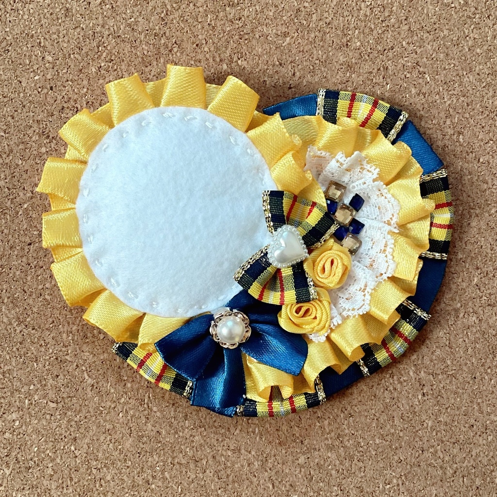 キーホルダー付けられる ハート型缶バッジロゼット カードケース イエローチェック