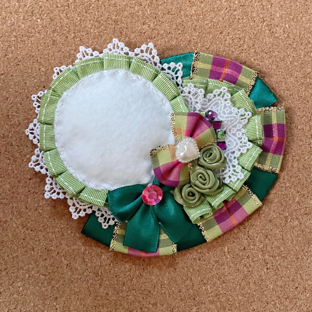 キーホルダー付けられる ハート型缶バッジロゼット カードケース グリーンチェック