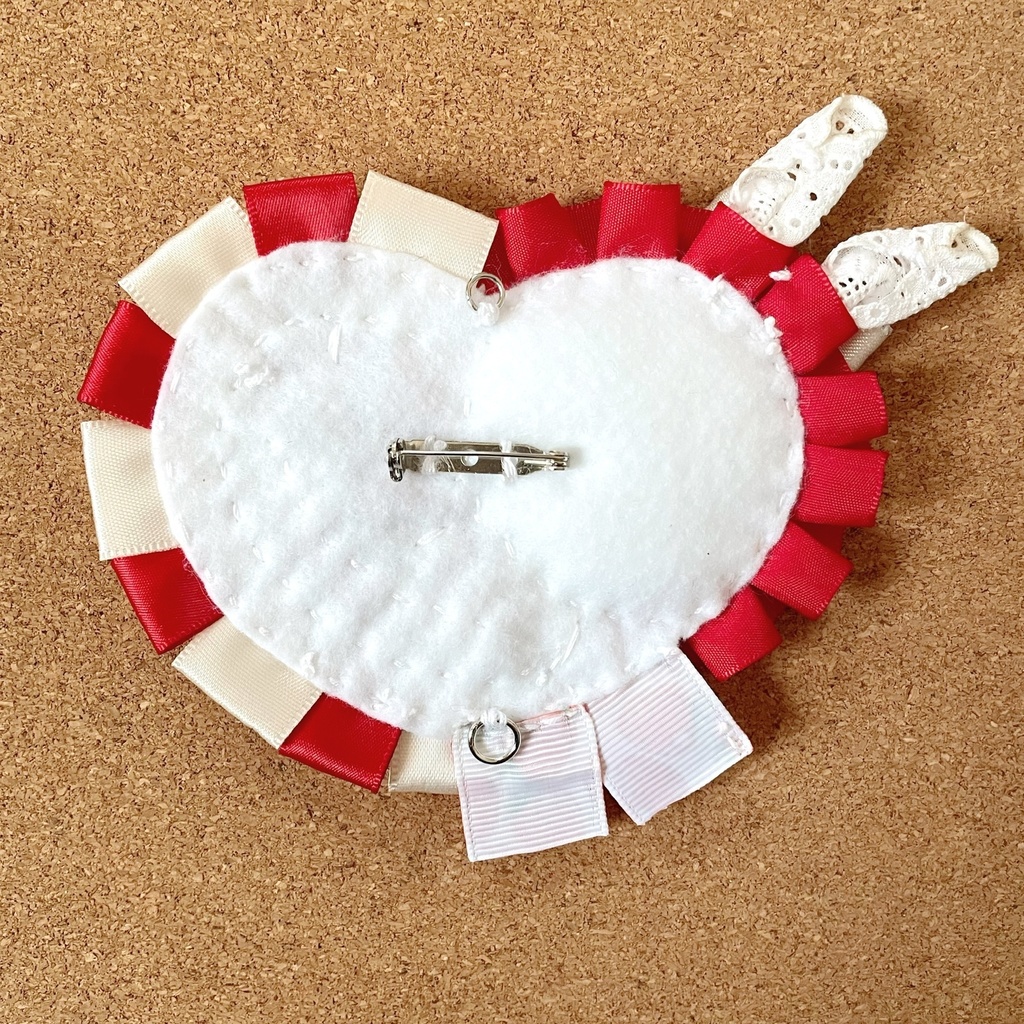 キーホルダー付けられる ハート型缶バッジロゼット カードケース レッドストロベリー