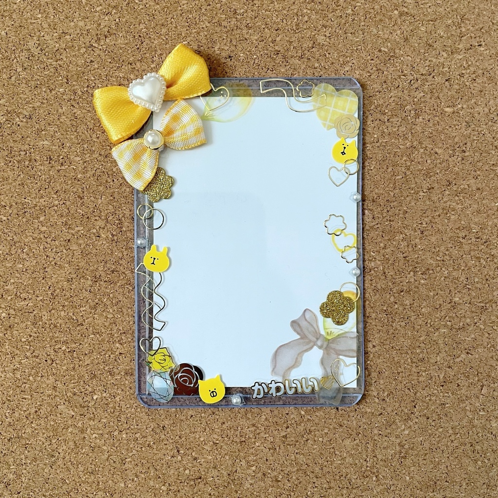 キーホルダーも付けられる ハート型缶バッジロゼット カードケース イエロー天使