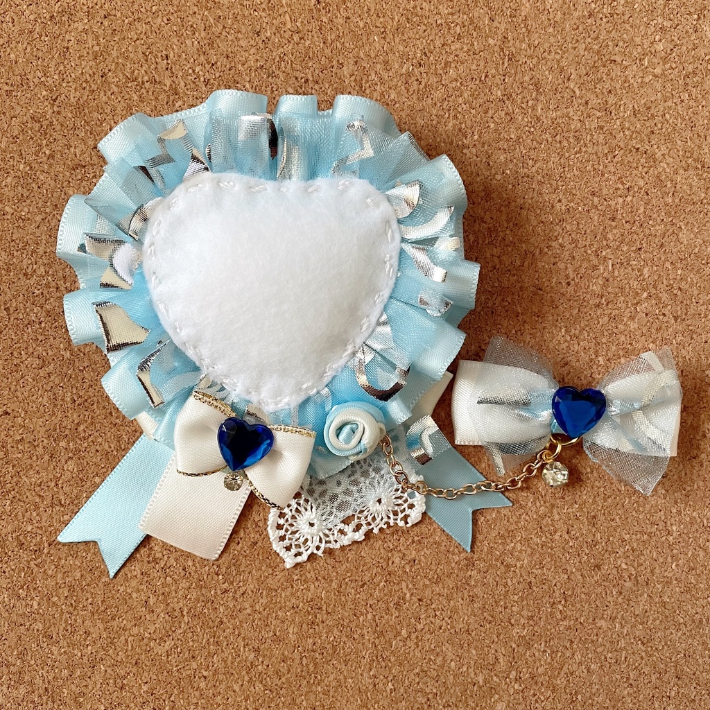 キーホルダーもつけられる ハート缶バッジロゼット ブルー ハートチュール