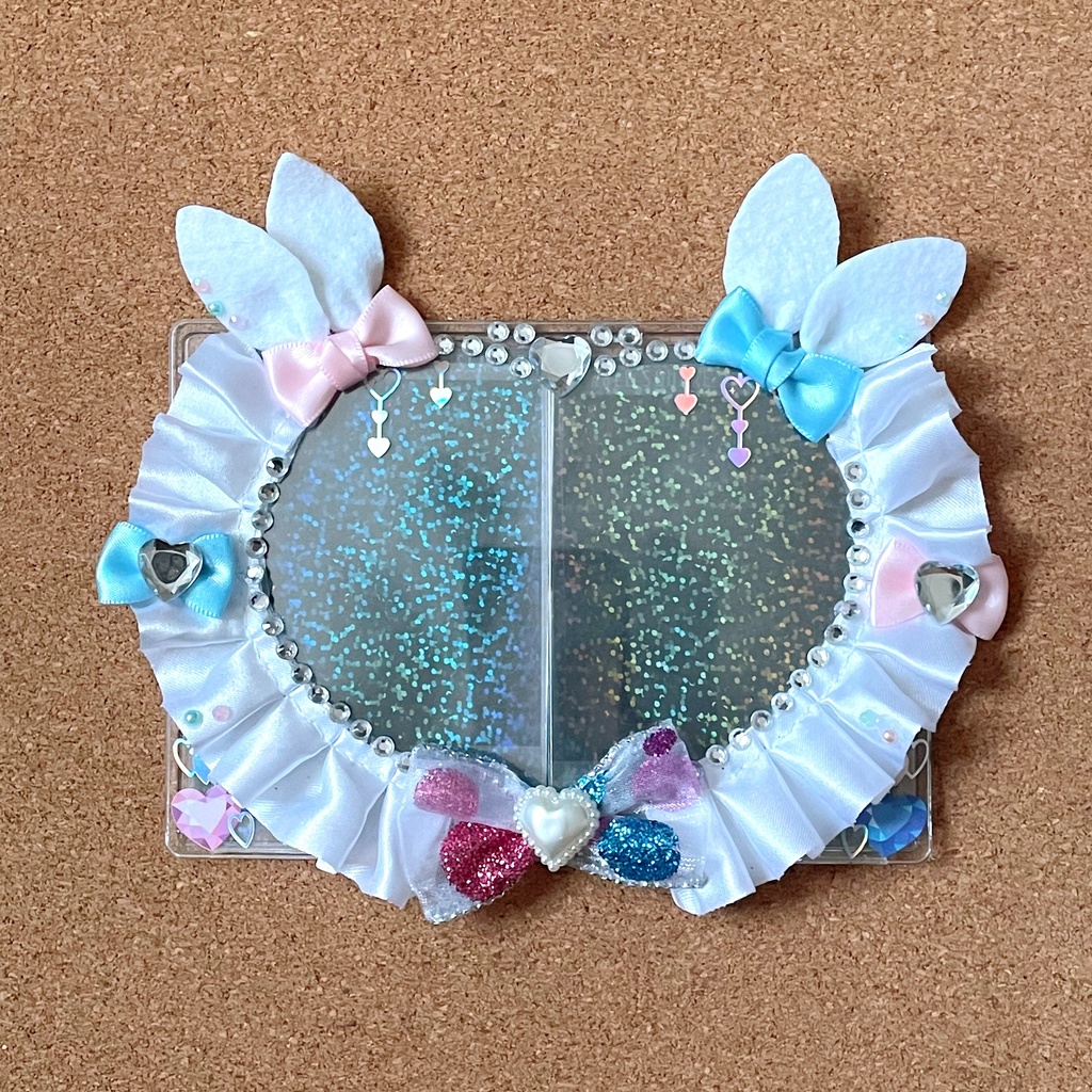 キーホルダーも付けられる ハート型ペア缶バッジロゼット カードケース ゆめかわ