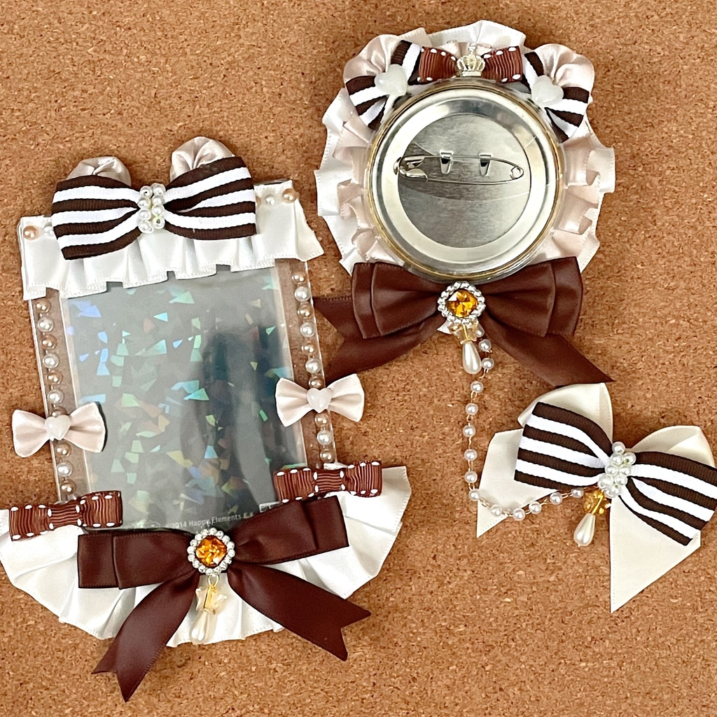 キーホルダーもつけられる クマ耳バッジロゼット 硬質ケース ブラウン 2点セット