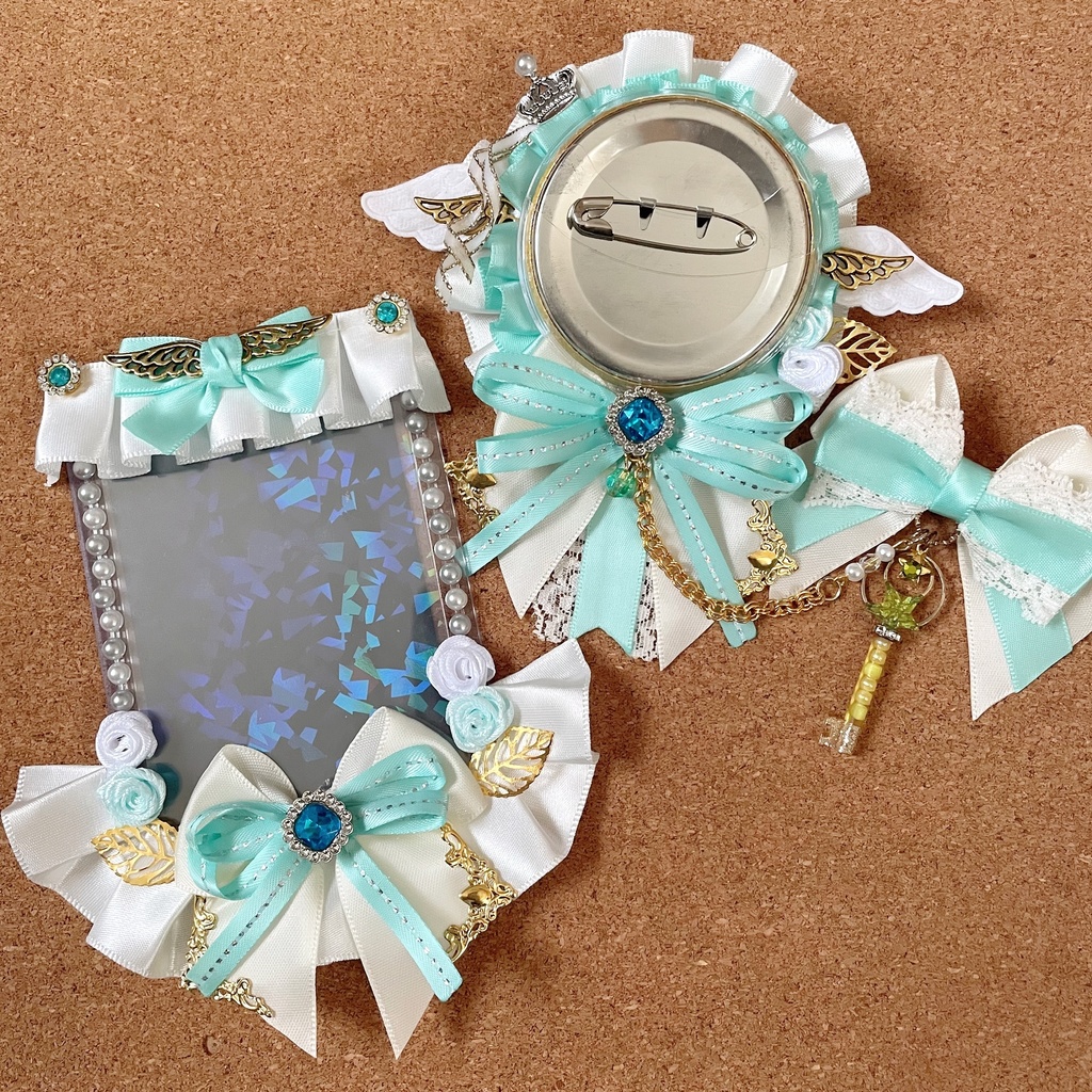 キーホルダーもつけられる 天使の羽根バッジロゼット 硬質ケース ミント セット