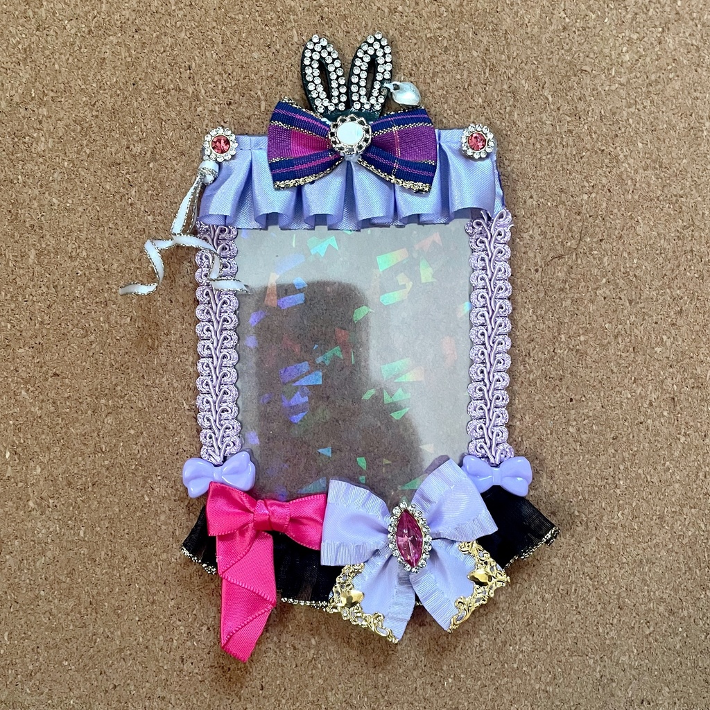 キーホルダーもつけられる うさ耳バッジロゼット 硬質ケース パープル 2点セット