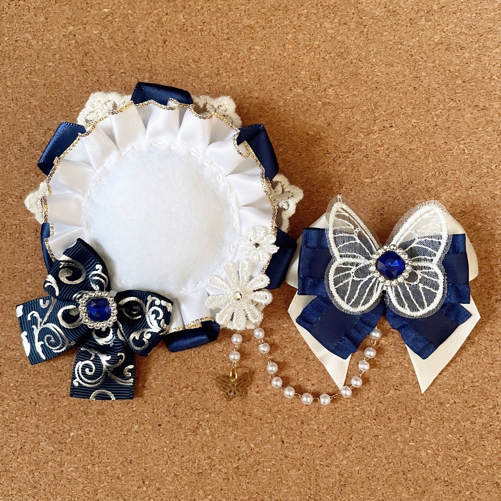 キーホルダーもつけられる バッジロゼット 硬質ケース ネイビー 蝶々 2点セット