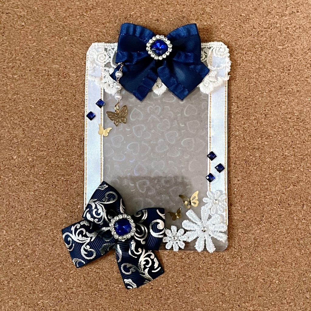 キーホルダーもつけられる バッジロゼット 硬質ケース ネイビー 蝶々 2点セット