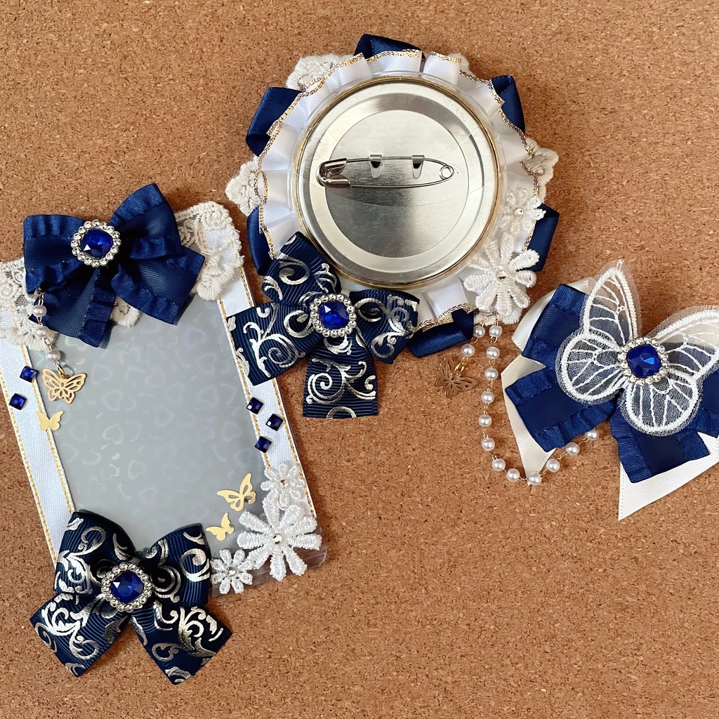 キーホルダーもつけられる バッジロゼット 硬質ケース ネイビー 蝶々 2点セット