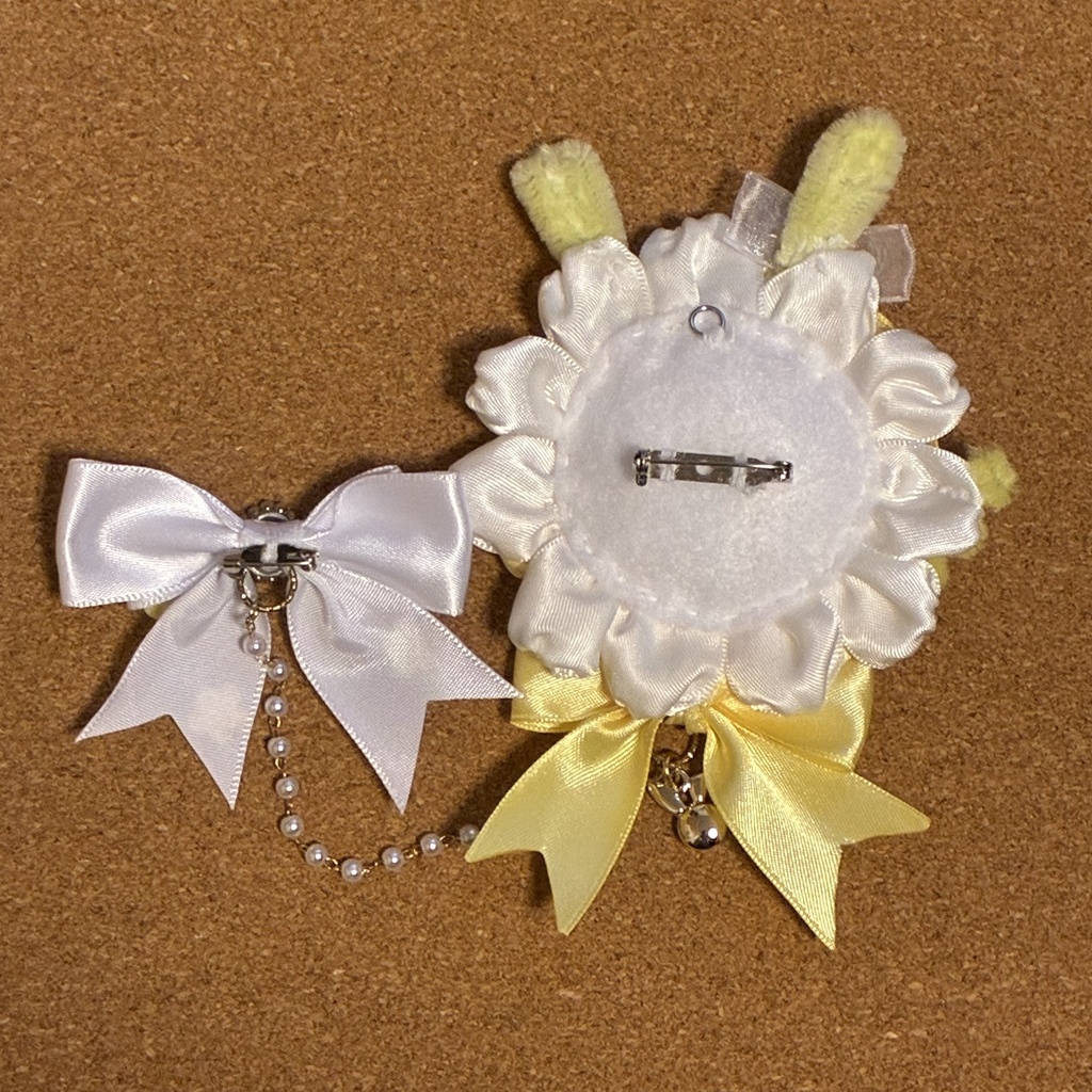 キーホルダーもつけられる バッジロゼット 硬質ケース イエロー うさ耳 セット