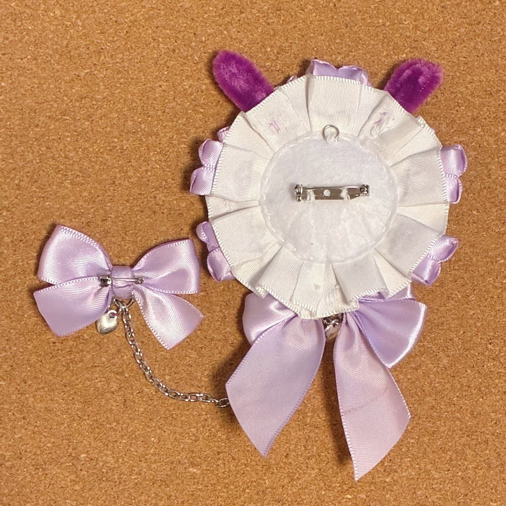 キーホルダーもつけられる バッジロゼット 硬質ケース パープル うさ耳 セット