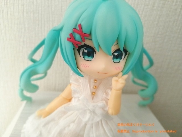 小花柄・ホワイトワンピース