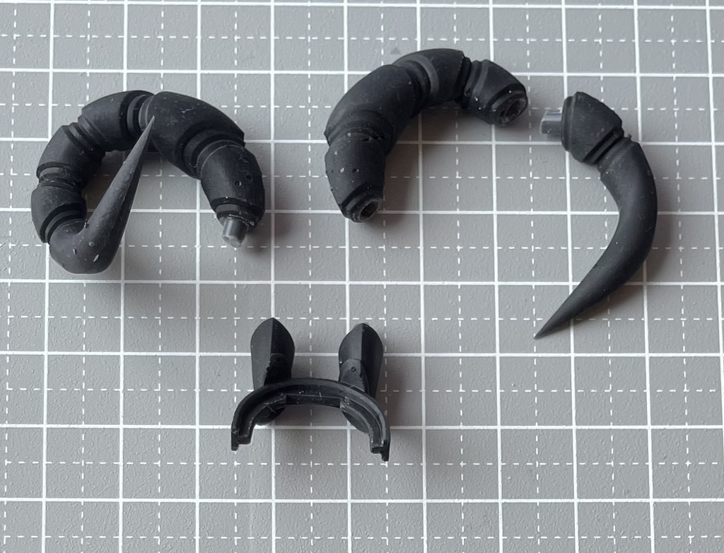 試作巻き角セット 冥獄の黒羊角
