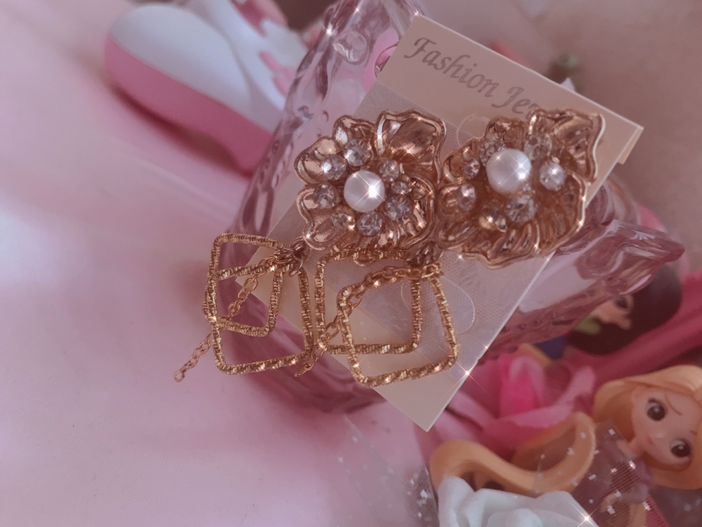 ゴールドフラワーピアス