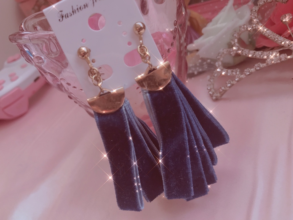 ベロアタッセル イヤリング、ピアス