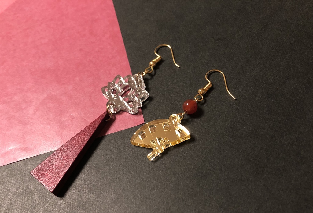 童磨イメージアクセサリー(ピアス/イヤリング/ストラップ変更可)