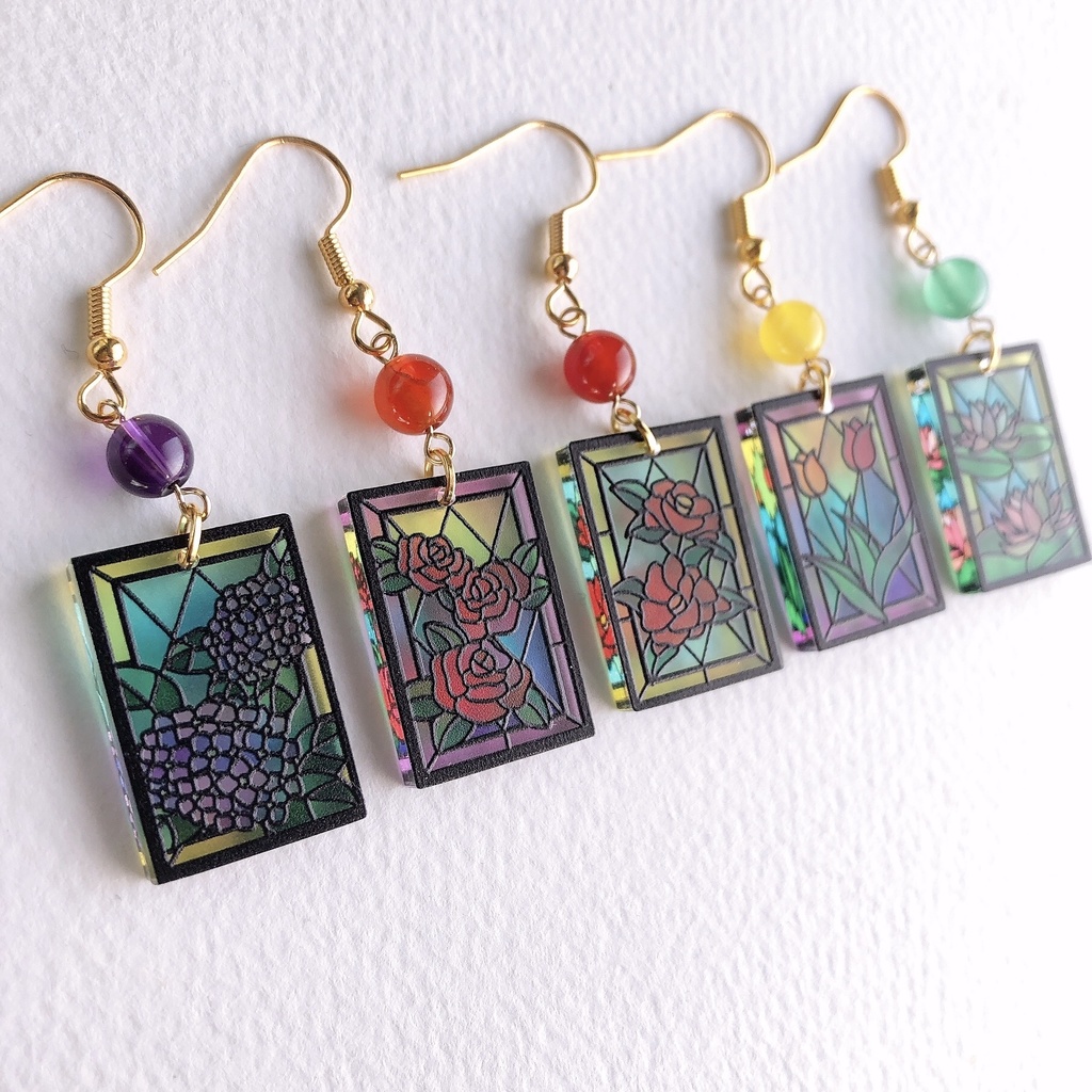 お花のステンドグラス風ピアス(チャーム/イヤリング変更可)