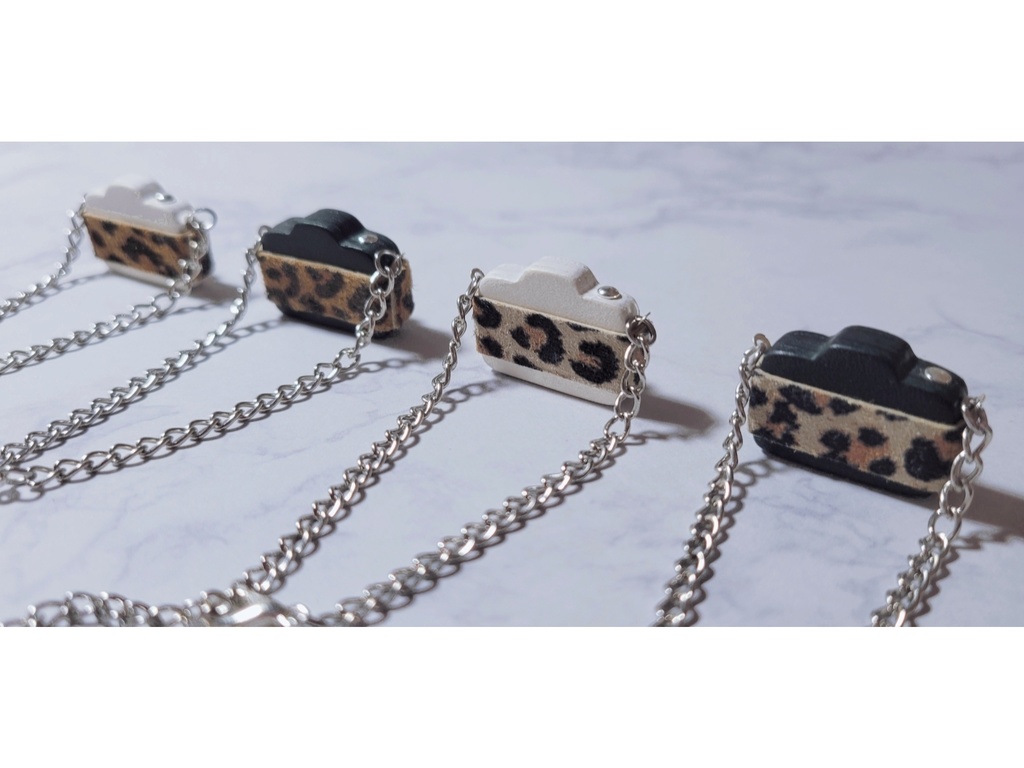 Leopard Camera ( Monotone )