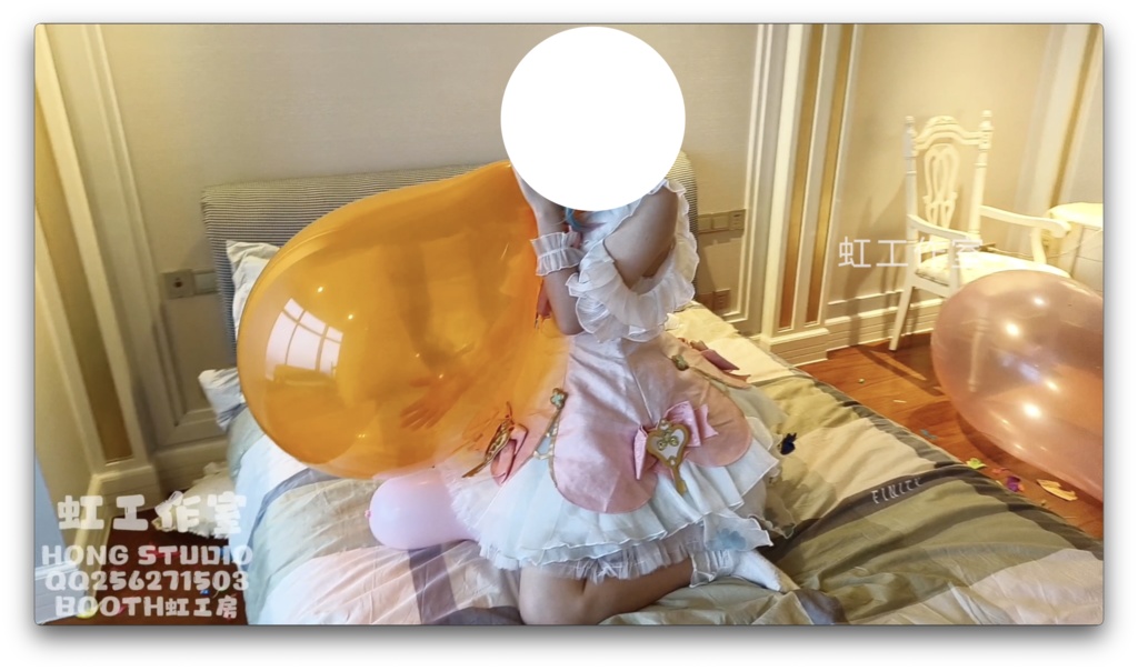 爆発するまで口で小さな風船を吹く