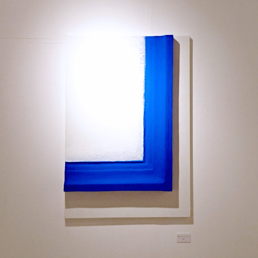 額縁について ウルトラマリンブルー アクリルブロック 白ベース