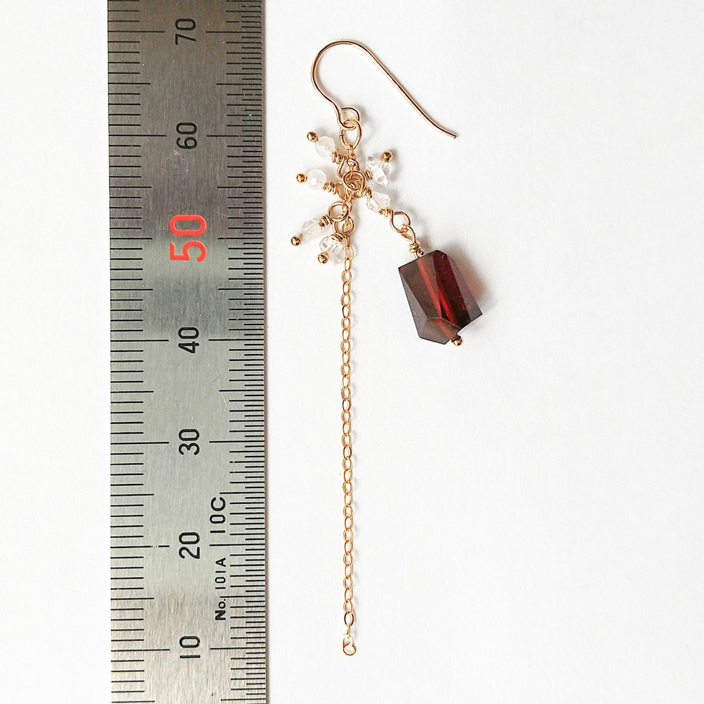 【金属アレルギー対応】モザンビークガーネットの推しカラーピアス