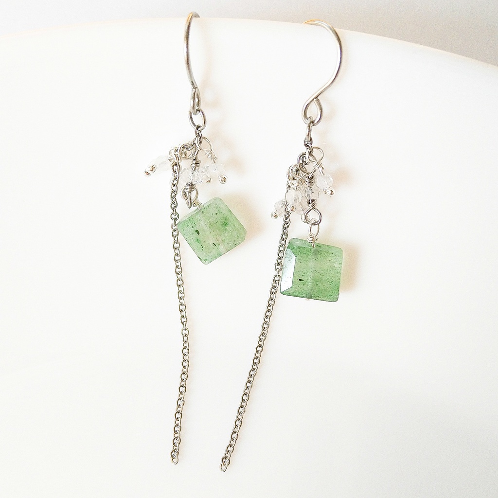 【金属アレルギー対応】グリーンアベンチュリンの推しカラーピアス