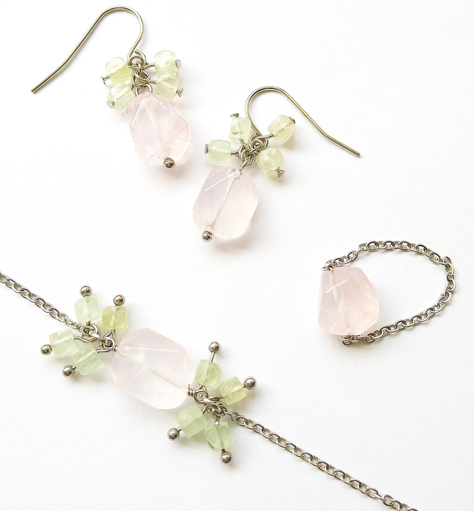 【金属アレルギー対応】ローズクオーツの葉桜ピアス