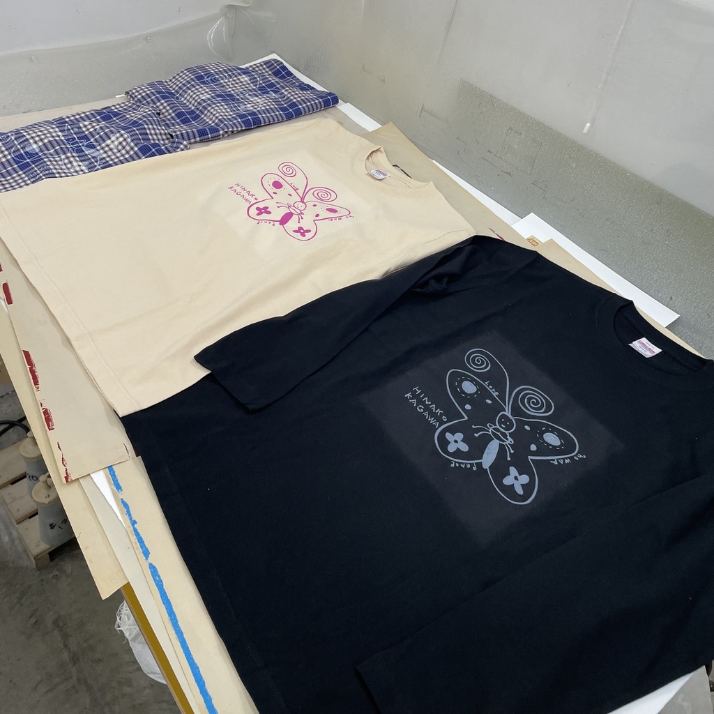 【リトグラフTシャツ】Praying Butterfly (apricot cream)