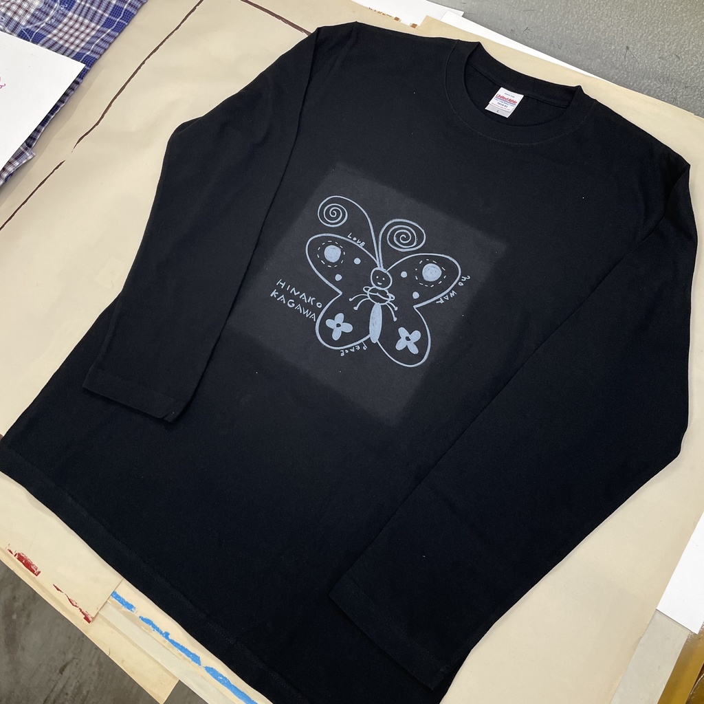 【リトグラフTシャツ】Praying Butterfly (black sesami)