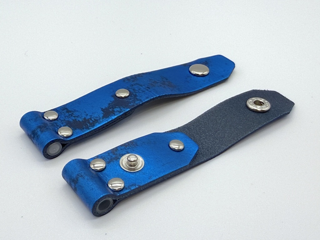 トモワバンド(4.4mmプラグ保護機能付き)メタリックレザー ブルー 2コ