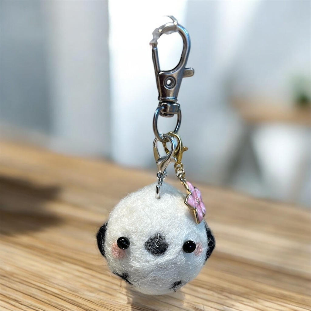 ふわっふわの雪の妖精❄️うしろ姿まで愛おしいシマエナガちゃんの羊毛チャーム