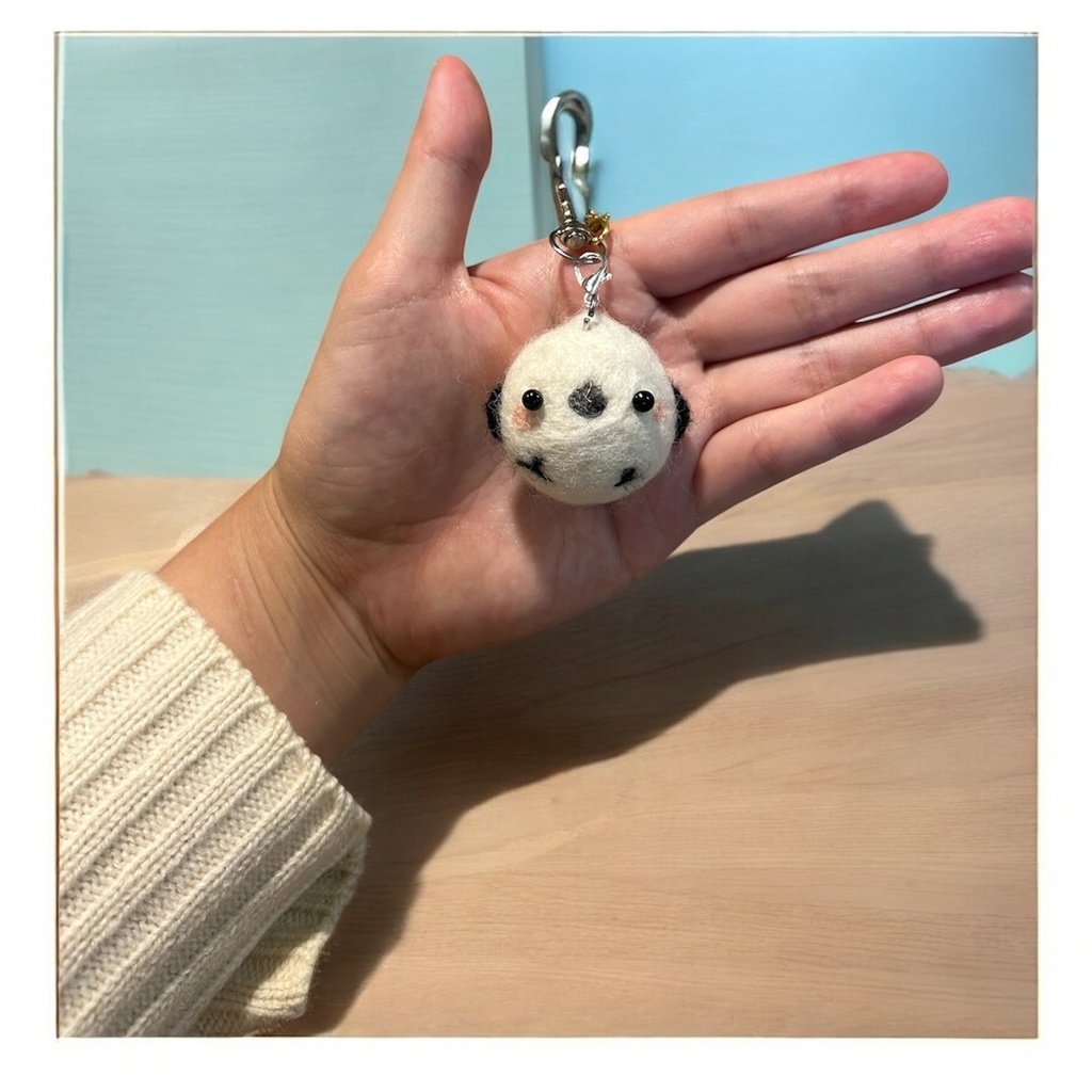 ふわっふわの雪の妖精❄️うしろ姿まで愛おしいシマエナガちゃんの羊毛チャーム