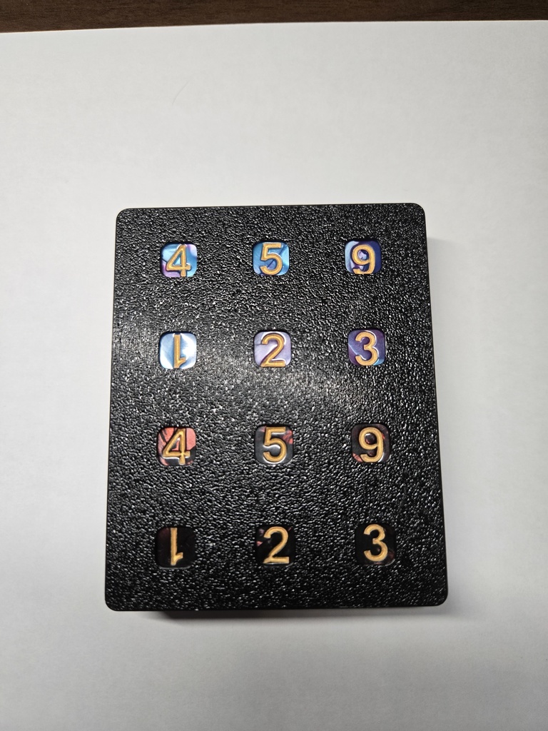 ツヴェルフダイスケース