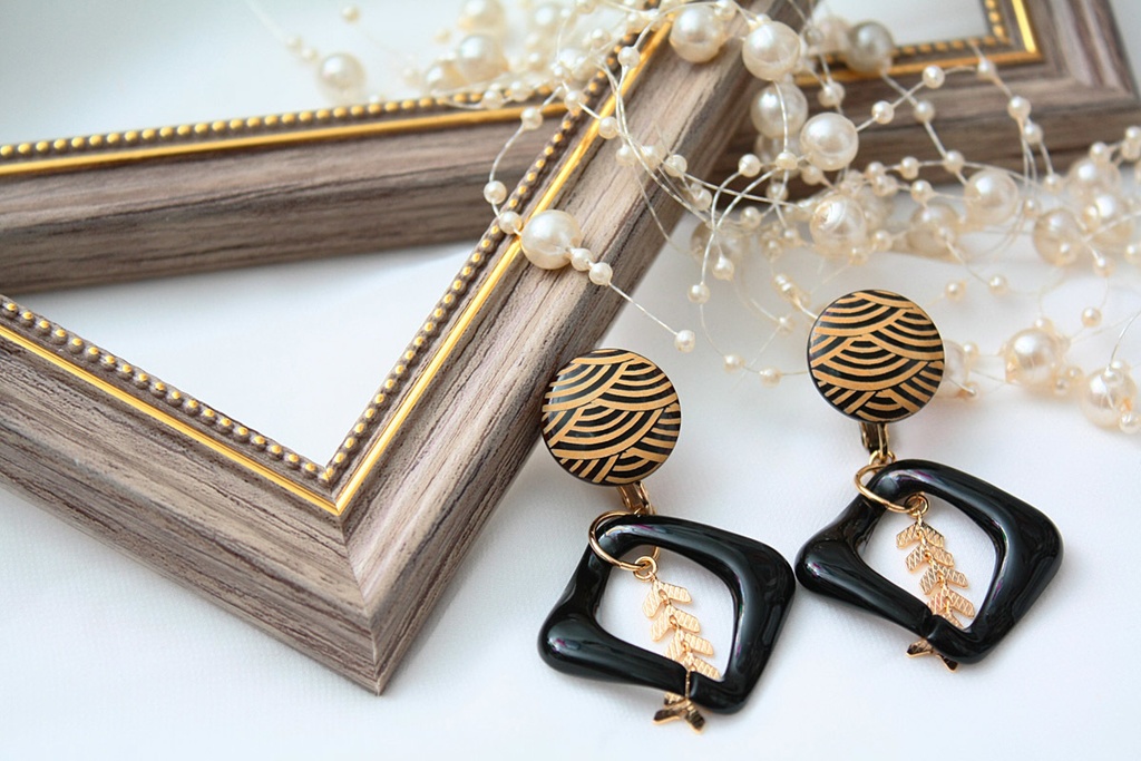 岡田以蔵イメージイヤリング&ピアス