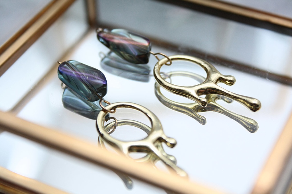 オーバーブロット イヤリング&ピアス