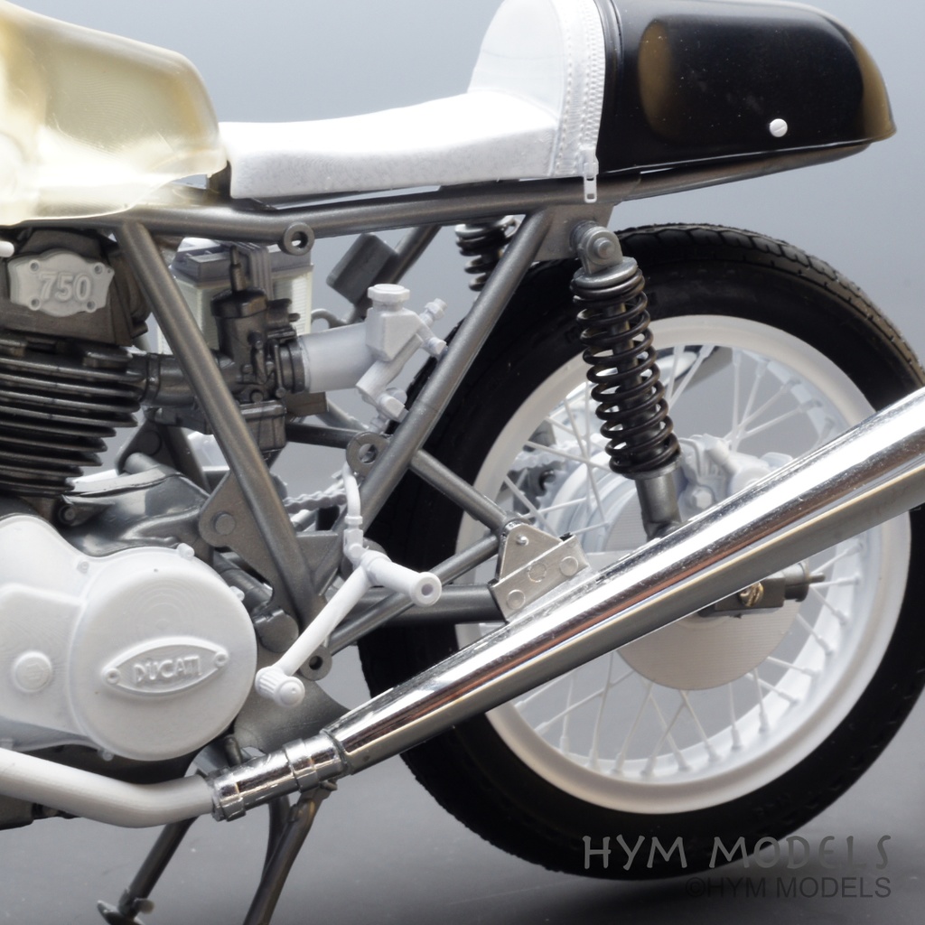 【2026年4月中旬発売予定】1/12 DUCATI 900SS用 750SS改造パーツセット