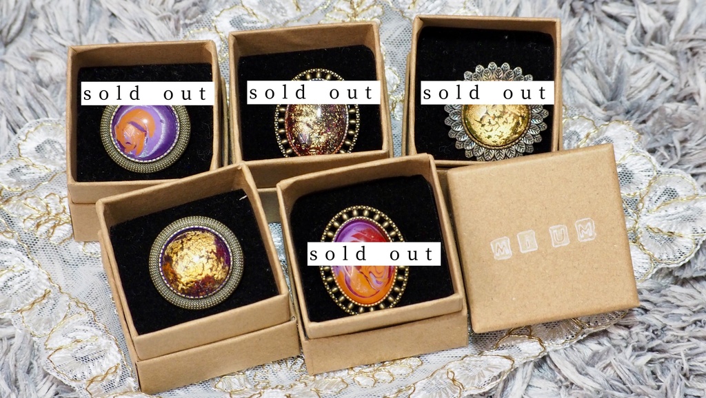 mium オリジナルブローチ