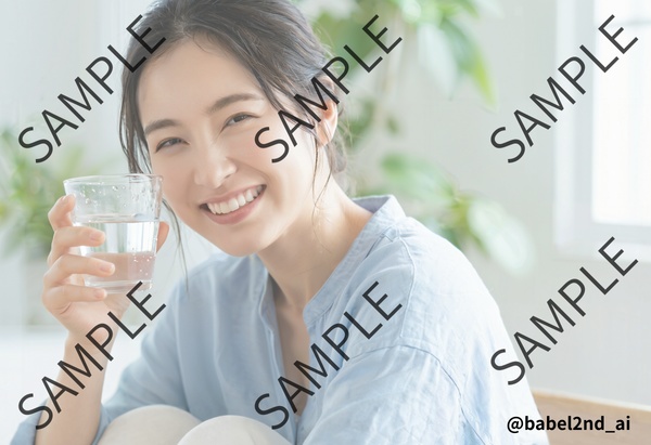 【美容・ウォーターサーバーLP用】清潔感×信頼感を演出する|水を飲む女性のポートレート素材(商用可10枚セット)