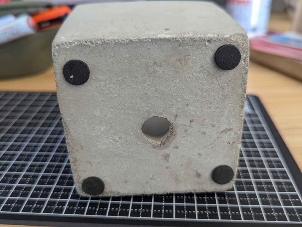 concrete plant-Niyaniya-kyoju halo, gray