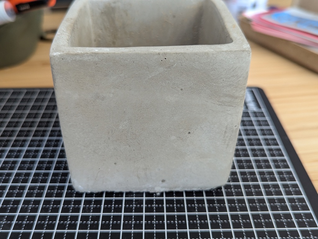 concrete plant-Niyaniya-kyoju halo, gray