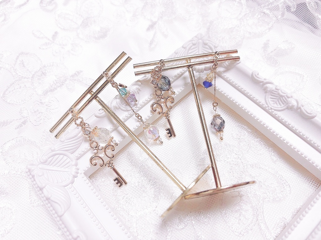 【にじさんじ】カラーモチーフ(鍵)ピアス/イヤリング 【小柳ロウ】【星導ショウ】