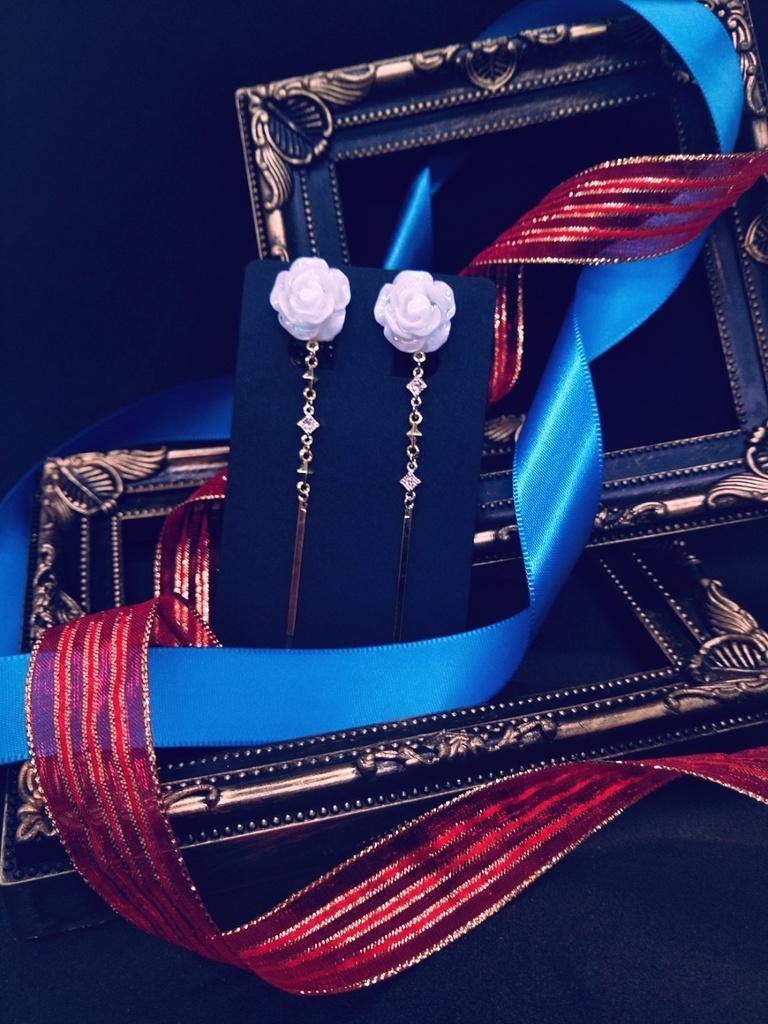 薔薇のイヤリング「プリティローズ スノーホワイト」