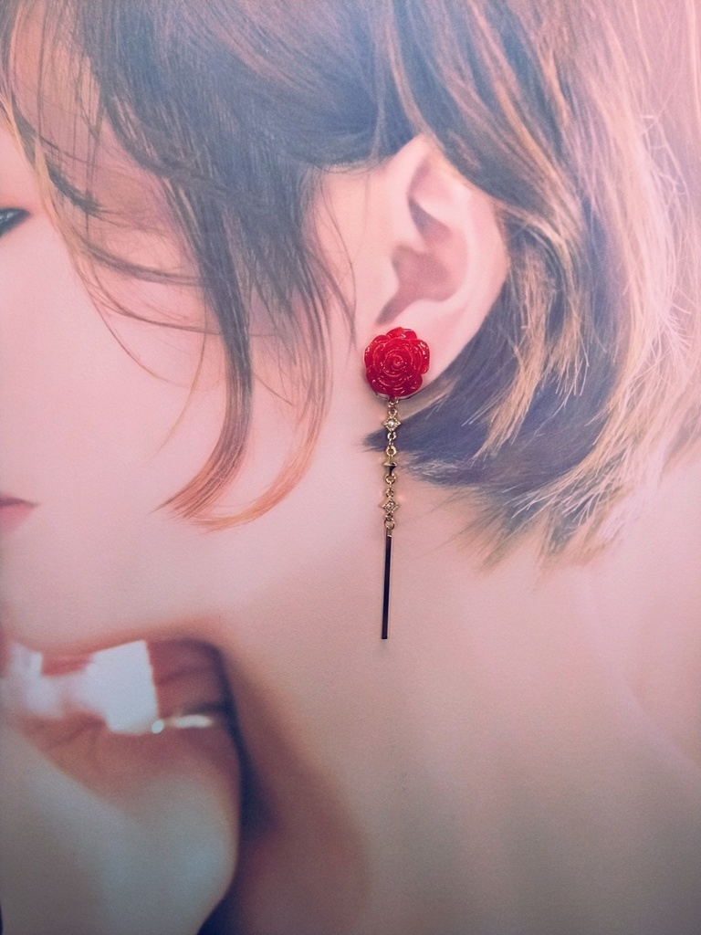薔薇のイヤリング「プリティローズ レッドオブライフ」