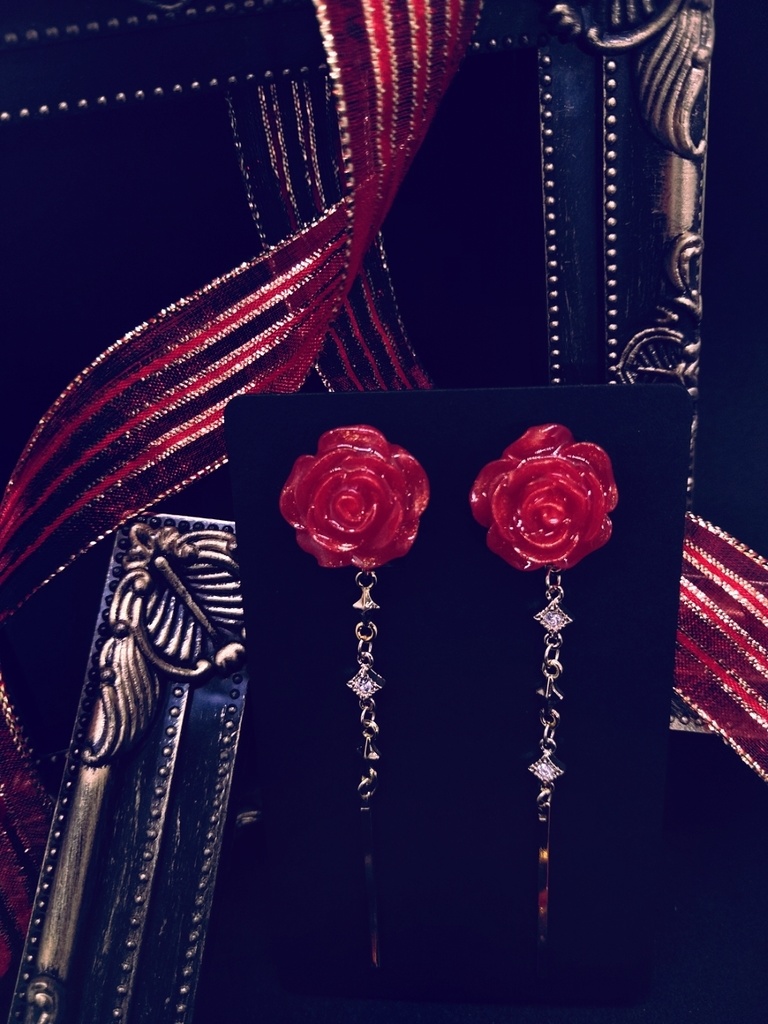 薔薇のイヤリング「プリティローズ レッドオブライフ」