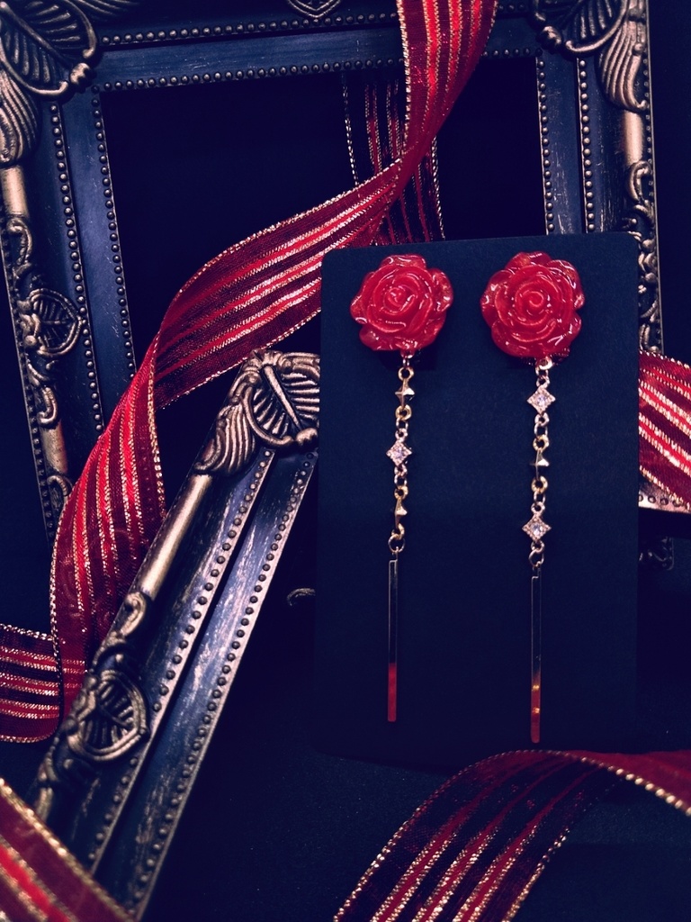 薔薇のイヤリング「プリティローズ レッドオブライフ」