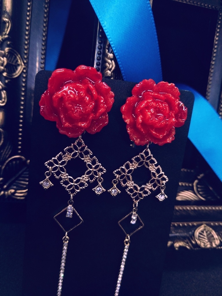 薔薇のイヤリング「レッド グルーテンドルスト」