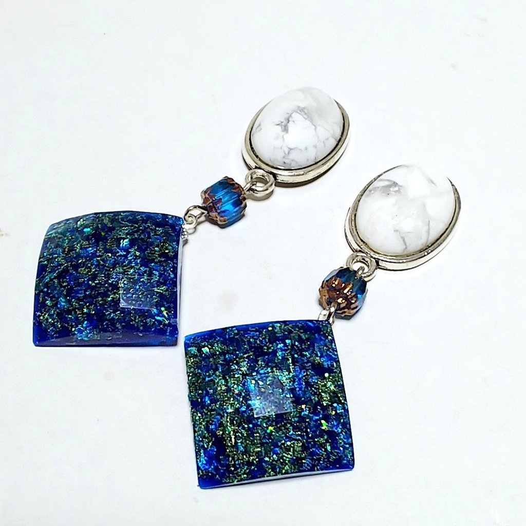 ★五条 ハウライト 耳飾り